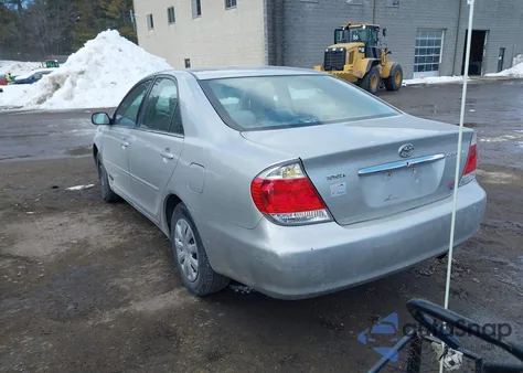 2006 Toyota Camry Std z USA, uszkodzony, nr VIN 4T1BE32K46U137482